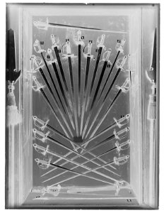 Svärd vapen - Livrustkammaren - 77104-negative