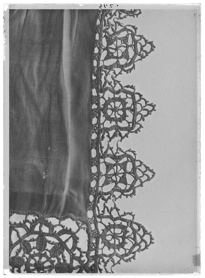 Svepmanschett - Livrustkammaren - 69439-negative