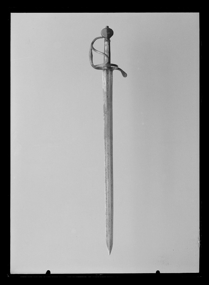 Svärd- Livrustkammaren - 1242
