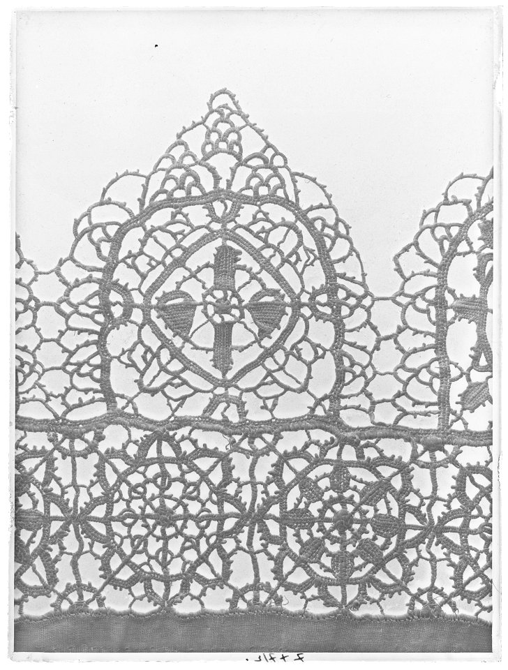Svepmanschett - Livrustkammaren - 42944-negative