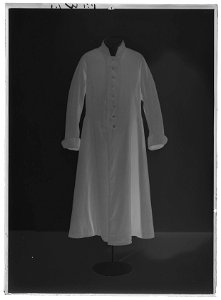 Syrtut till Karl XIV Johans fältmarskalksuniform - Livrustkammaren - 36157-negative