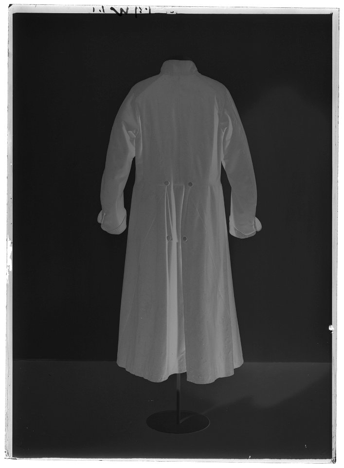 Syrtut till Karl XIV Johans fältmarskalksuniform - Livrustkammaren - 44715-negative