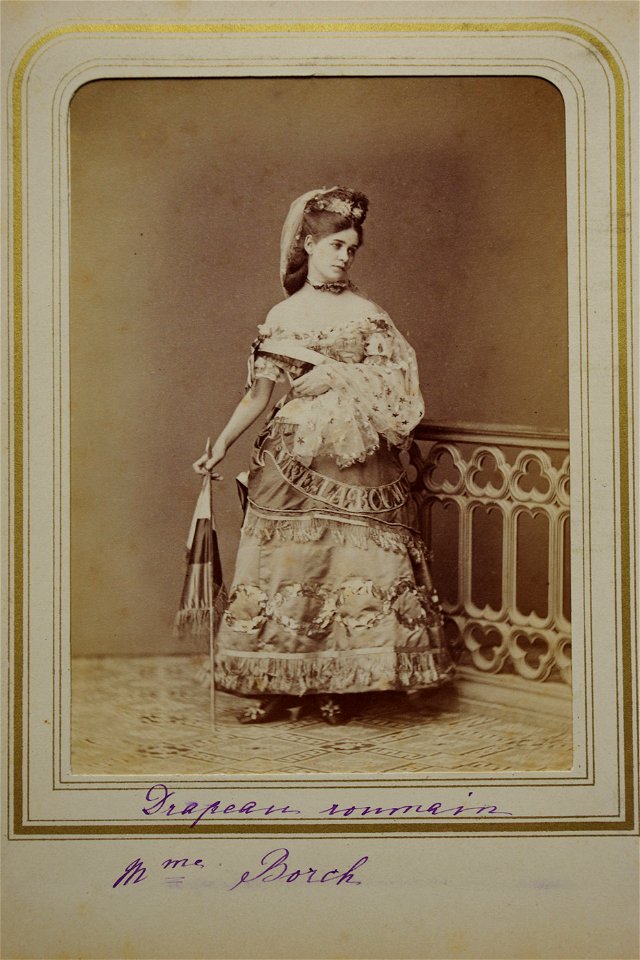 Szathmári Romanian court members in historical costume 41