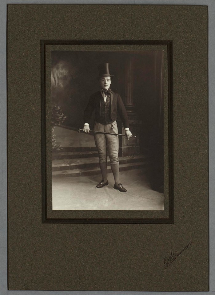 T. Humphrey Edwards (of Aberystwyth) in the drama 'Aelwyd Angharad' (5227610)
