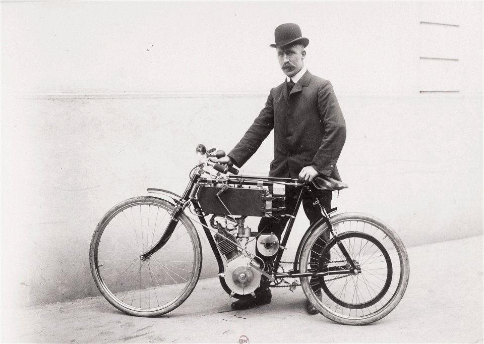 Th. Silver on his Quadrant 3 HP (1904 Prix du MCF)