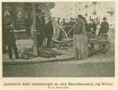 Zakładanie kabli telefonicznych na ulicy Marszałkowskiej róg Wilczej (79318)