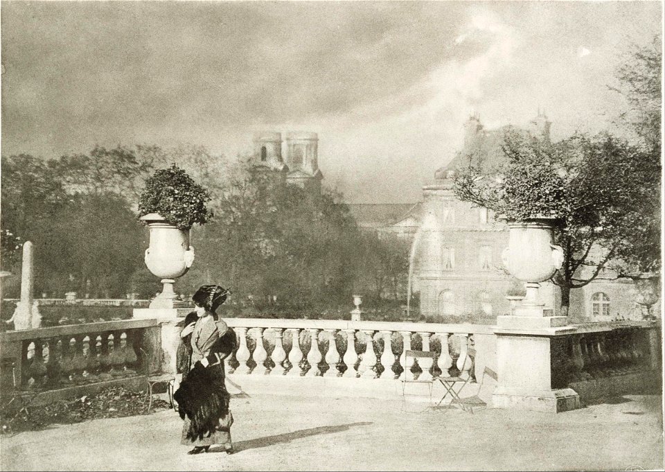 Émile Joachim Constant Puyo - Woman in Luxembourg Gardens - Google Art Project