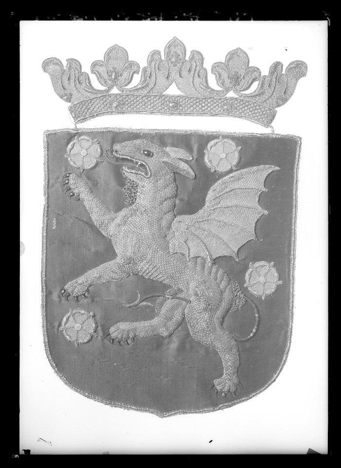 Östergötlands vapen, broderat för hästtäcke buret vid Karl X Gustavs begravning den 4 november 1660 - Livrustkammaren - 1543