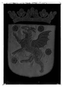 Östergötlands vapen, broderat för hästtäcke buret vid Karl X Gustavs begravning den 4 november 1660 - Livrustkammaren - 1543-negative
