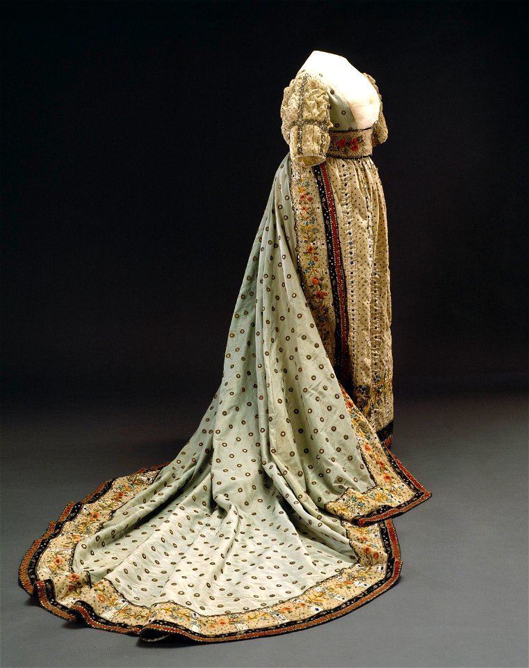 Överklädning, s k robe de cour, till Sofia Albertinas (1753-1829) hovdräkt - Livrustkammaren - 4876