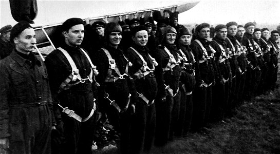 Экипаж дирижабля СССР-В6