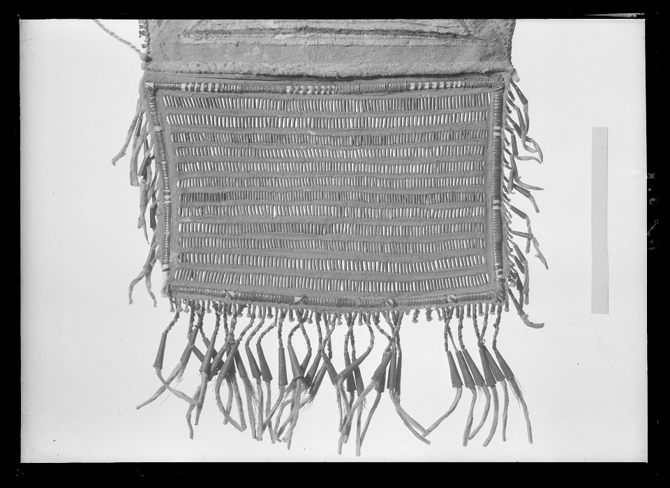 Tobakspung sash till Cree indiandräkt, 1700-talets första hälft - Livrustkammaren - 9846