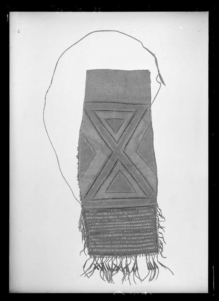 Tobakspung sash till Cree indiandräkt, 1700-talets första hälft - Livrustkammaren - 1286