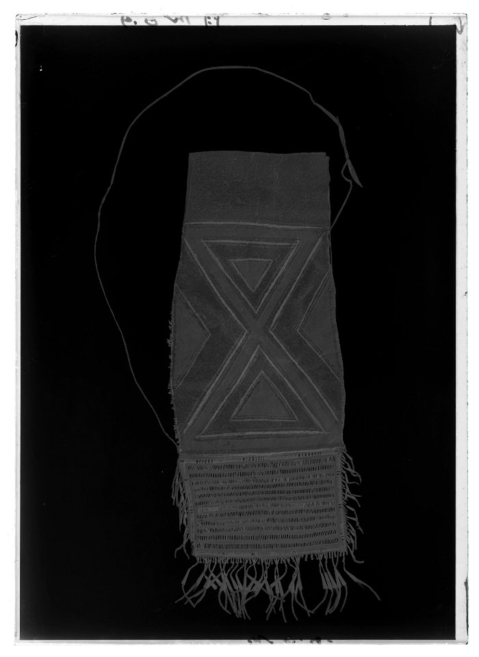 Tobakspung sash till Cree indiandräkt, 1700-talets första hälft - Livrustkammaren - 1286-negative