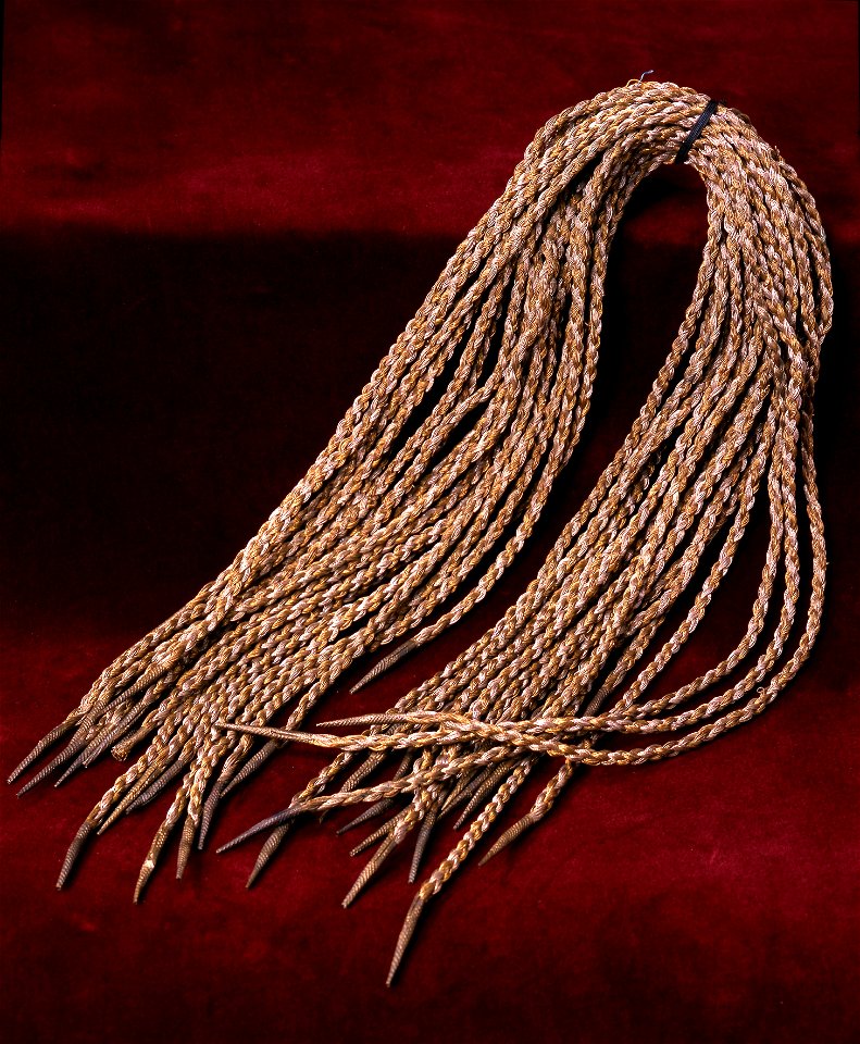 Tjugo snörband (bindikor) som tillhört Gustav II Adolf - Livrustkammaren - 73698