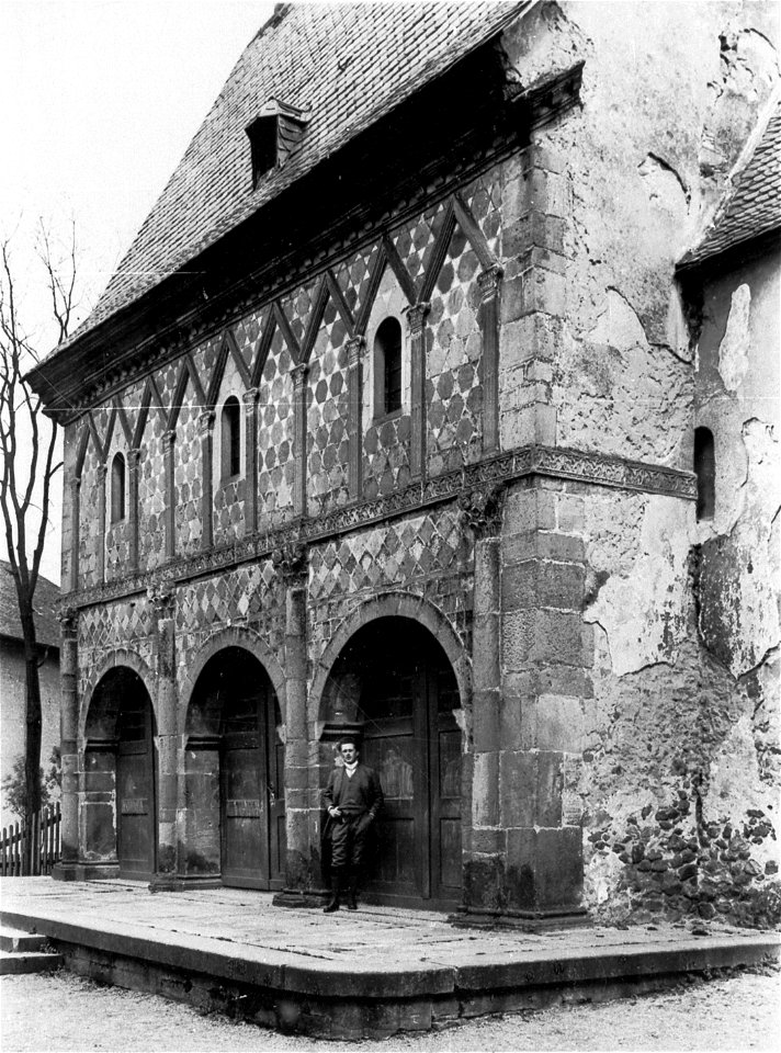 Torhalle Lorsch um 1910 Person cropped