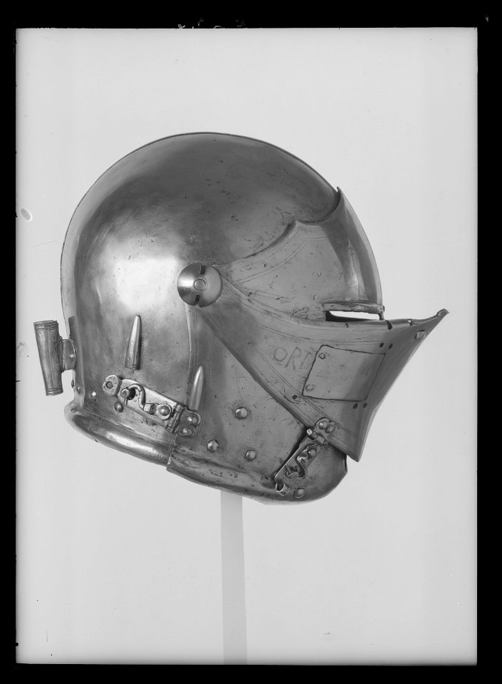 Tornerhjälm, sluten visirhjälm, burgonethjälm från 1620-talet - Livrustkammaren - 10190