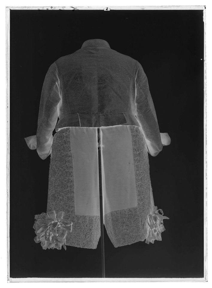Tröja av mönstrad silverbrokad, ca 1650-1660 - Livrustkammaren - 35900-negative