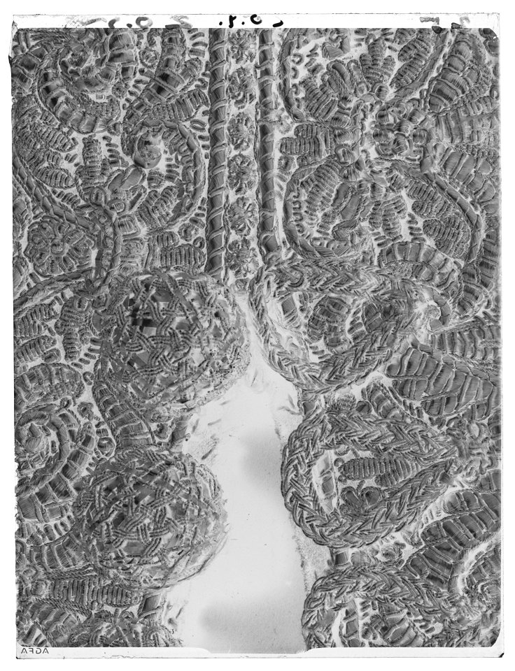 Tröja av mönstrad silverbrokad, ca 1650-1660 - Livrustkammaren - 62474-negative