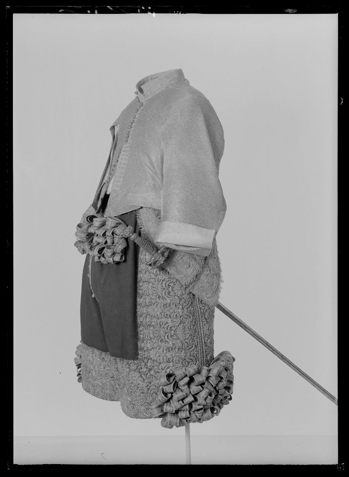 Tröja av mönstrad silverbrokad, ca 1650-1660 - Livrustkammaren - 10304