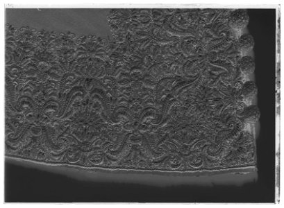 Tröja av mönstrad silverbrokad, ca 1650-1660 - Livrustkammaren - 61640-negative