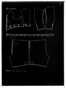 Tröja av svart sidenrips med spetsgarnering - Livrustkammaren - 17359-negative. Free illustration for personal and commercial use.