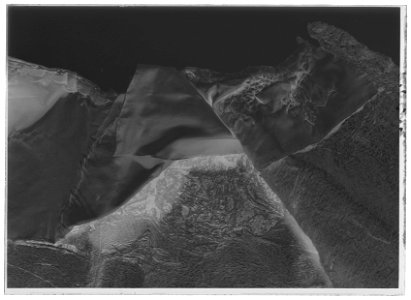 Tröja av mönstrad silverbrokad, ca 1650-1660 - Livrustkammaren - 70202-negative