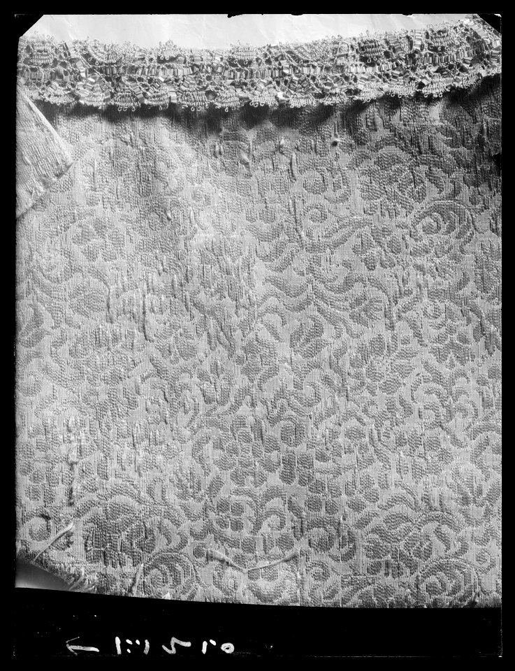 Tröja av silver- och guldbrokad som tillhört Karl X Gustav (1622-1660) - Livrustkammaren - 11055