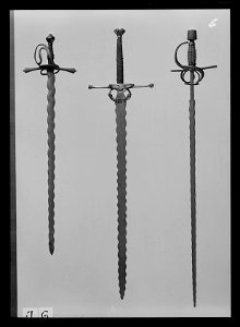 Tvåhandsvärd, Tyskland ca 1840-1850, eftergjort, sannolikt imiterande typ från 1500-talets början - Livrustkammaren - 77823