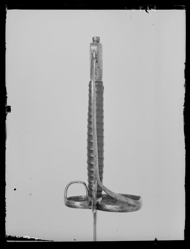 Tvåhandshuggvärja av nederländsk typ, Tyskland ca 1625-1650, för örlogsbruk - Livrustkammaren - 70893