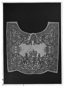 Täcke till handhäst med svenska riksvapnet. Har tillhört Karl XI (1655-1697) - Livrustkammaren - 34991-negative