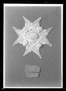 Tygfragment av svart kläde - Livrustkammaren - 78356