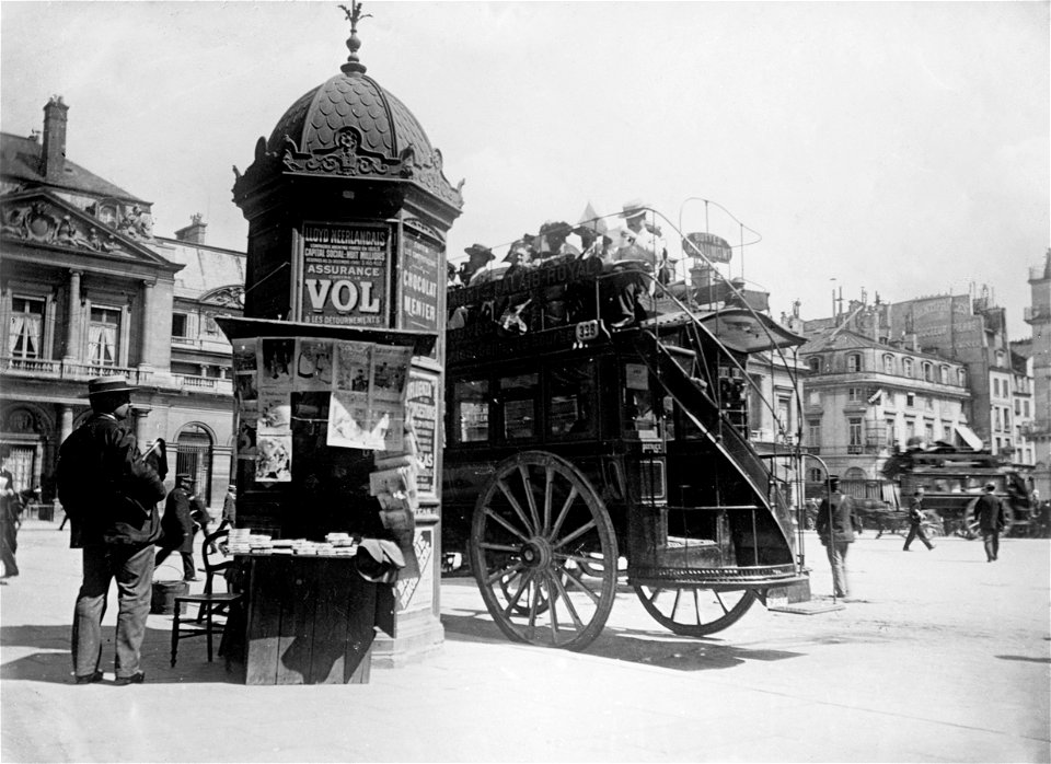 Typical Parisian conrner with kiosk