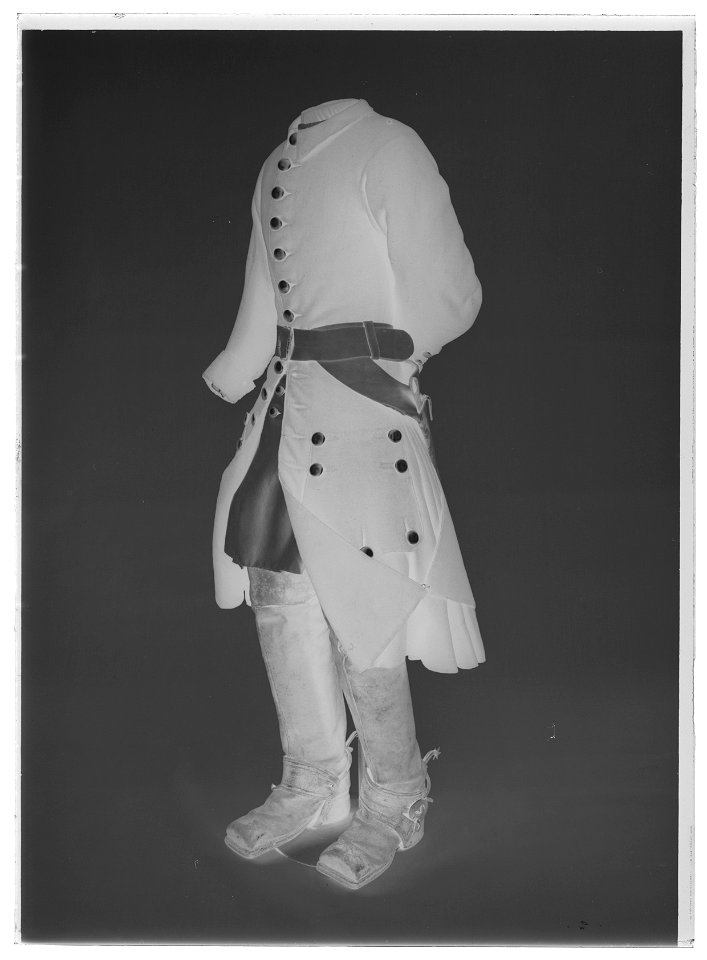 Uniformsrock buren av Karl XII vid Fredrikshald den 30 november 1718 - Livrustkammaren - 36233-negative