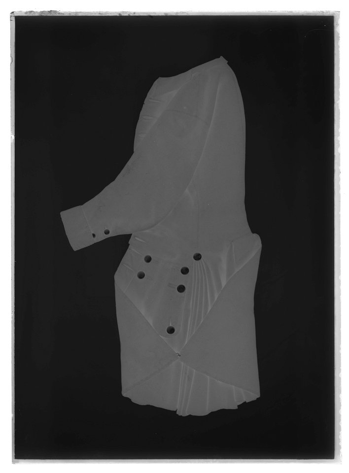 Uniformsrock buren av Karl XII vid Fredrikshall den 30 november 1718 - Livrustkammaren - 70097-negative