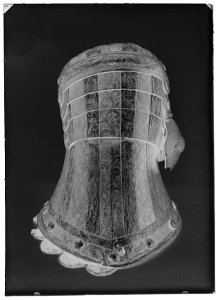 V handske till Vladislav IVs pojkrustning, Milano c 1605 - Livrustkammaren - 43116-negative