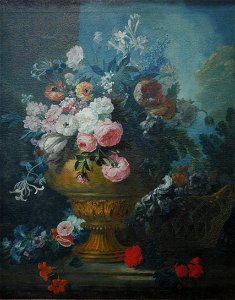 Vase et corbeille de fleurs
