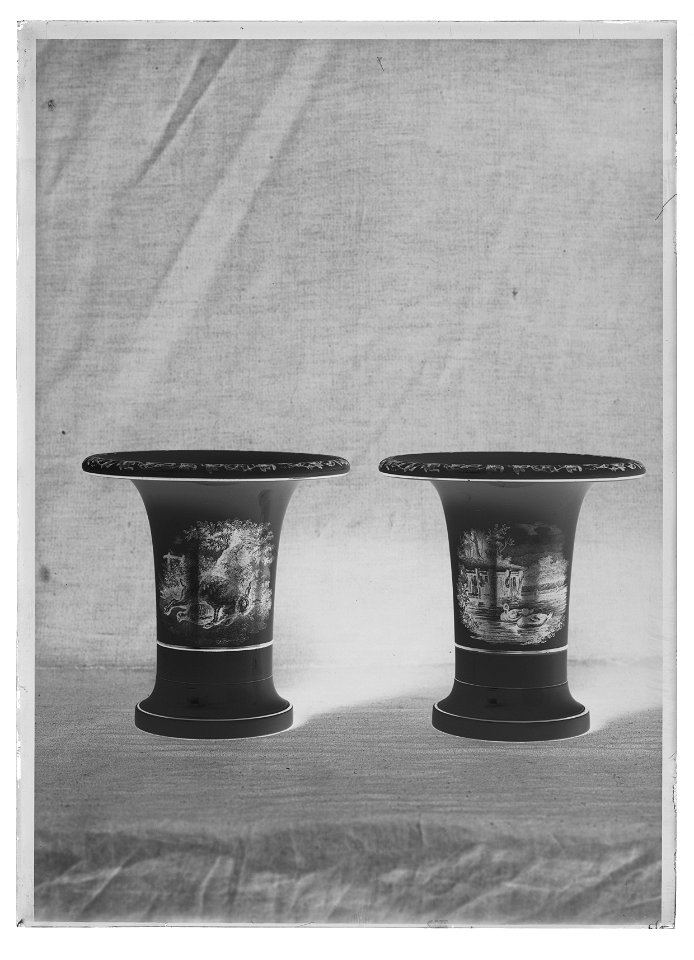 Vas av lergods, Storbritannien , 1800-talets början - Livrustkammaren - 51925-negative