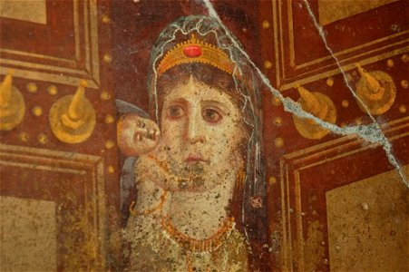 Venus and Cupid from the House of Marcus Fabius Rufus at Pompeii, most likely a depiction of Cleopatra VII (2)