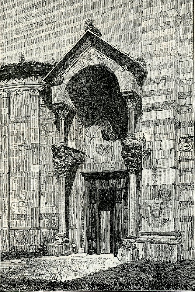 Verona porta laterale all abside del Duomo