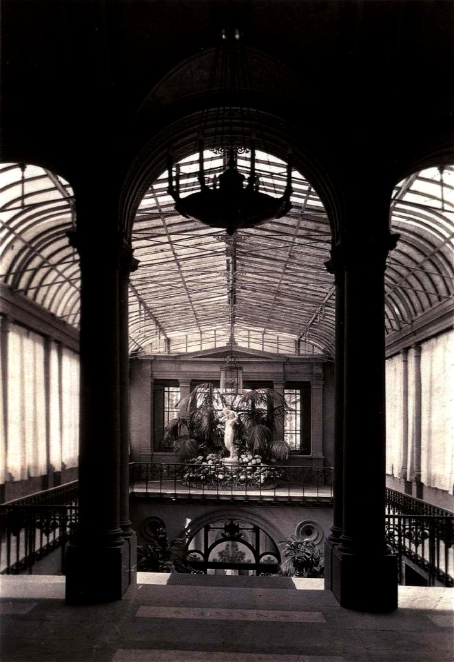 Villa Berg, Unteres Treppenhaus, um 1930