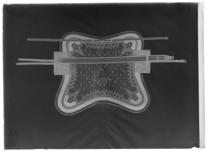 Vojlock, oregelbundet skinnstycke - Livrustkammaren - 43443-negative