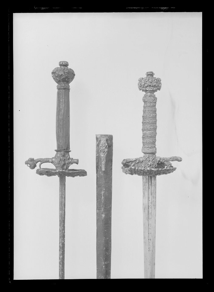 Värja, defekt, Frankrike, 1600-talets mitt, klinga och fäste ej ursprungligen samhörande - Livrustkammaren - 9662
