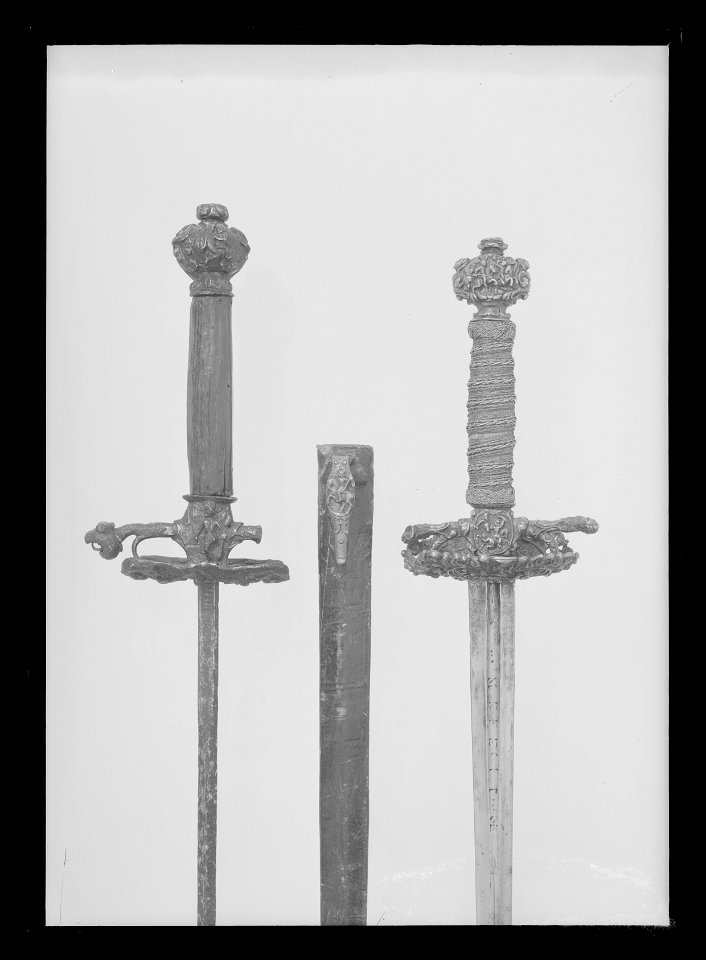 Värja, defekt, Frankrike, 1600-talets mitt, klinga och fäste ej ursprungligen samhörande - Livrustkammaren - 18215
