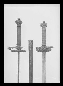 Värja, defekt, Frankrike, 1600-talets mitt, klinga och fäste ej ursprungligen samhörande - Livrustkammaren - 18215