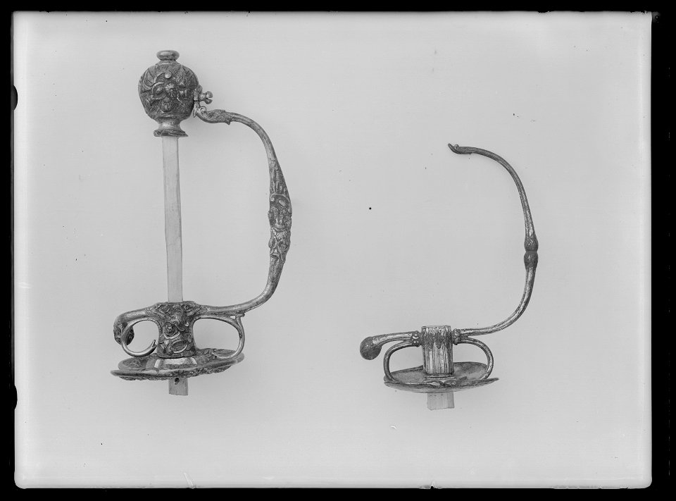 Värjfäste fragmentariskt, Frankrike , ca 1700 - Livrustkammaren - 9400