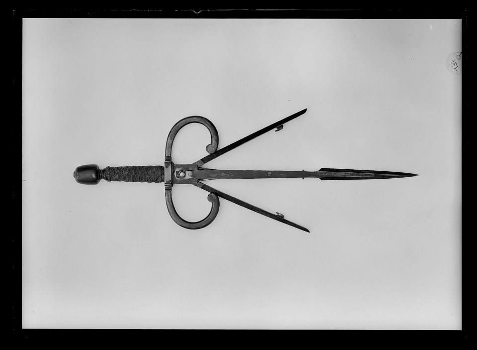 Vänsterhandsdolk med springklinga, Tyskland, 1600-talets början - Livrustkammaren - 68959