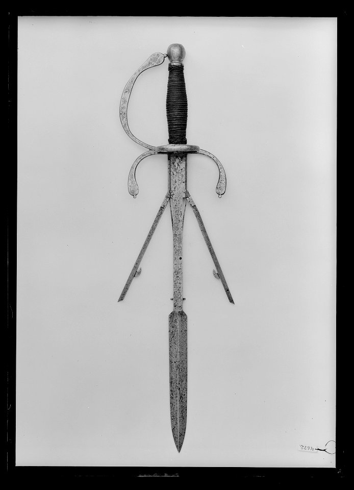 Vänsterhandsdolk med springklinga, Tyskland, 1800-talets mitt - Livrustkammaren - 68979