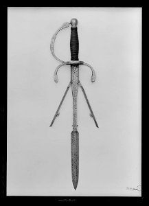 Vänsterhandsdolk med springklinga, Tyskland, 1800-talets mitt - Livrustkammaren - 68979