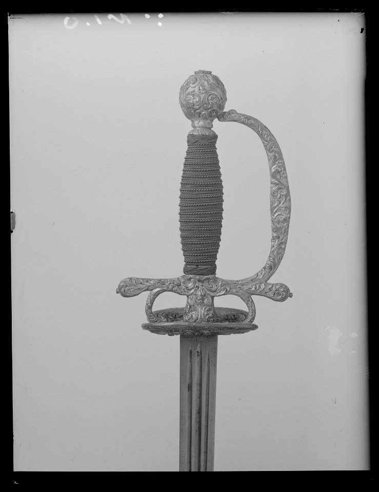 Värja, Tyskland 1850-talet. Typen återgår på tidigt 1700-tal (karolinska fästet för kommendervärja) - Livrustkammaren - 36710
